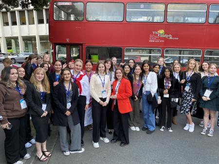 231218 IYM attendees double decker bus